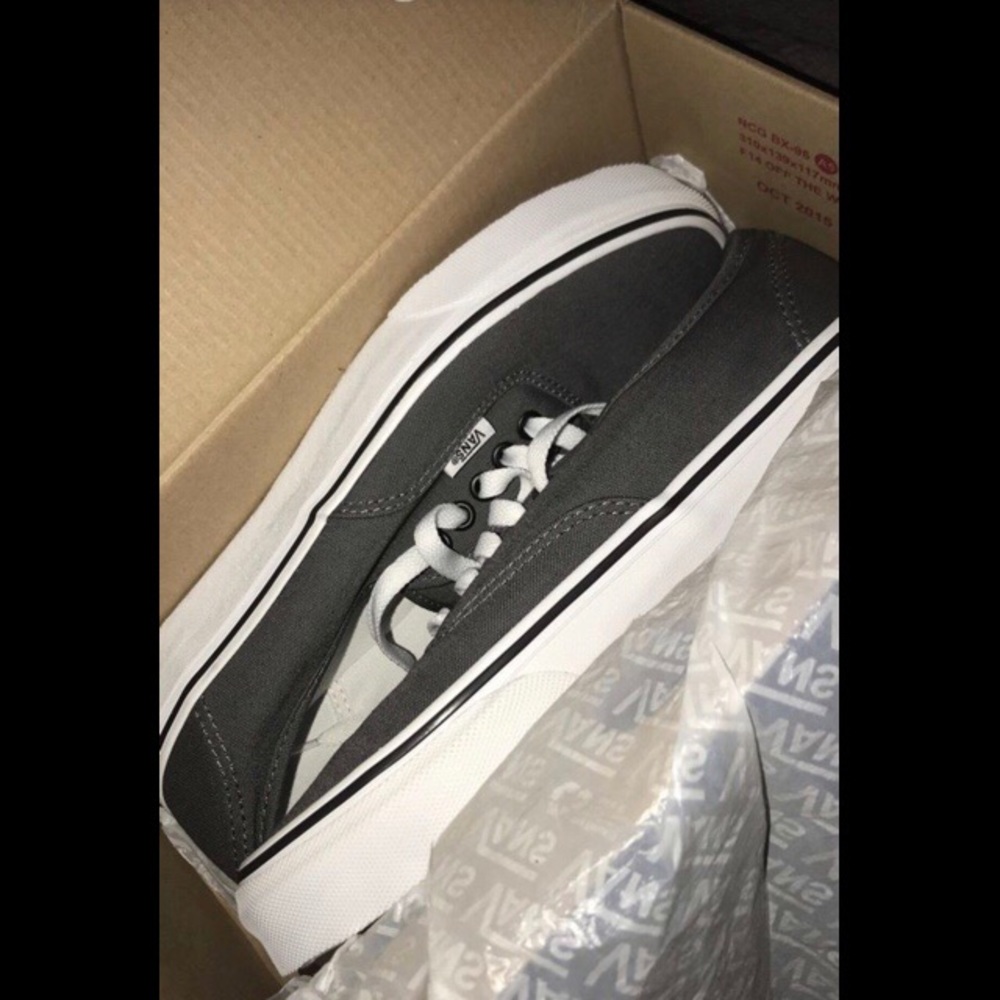 Laced vans - Picture 3 of 4